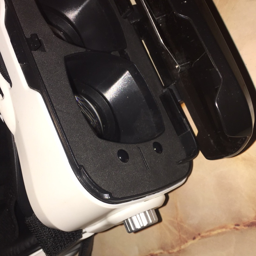 Virtual reality headset - Picture 2 of 4